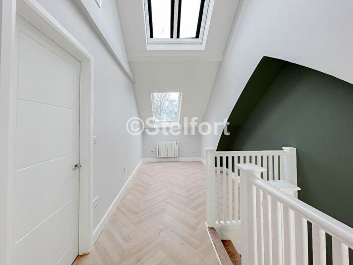 1 Bedroom Flat To Rent In Woodstock Avenue, London, NW11