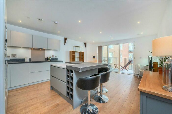 3 Bedroom Flat To Rent In Bowhouse Court, Cofferdam Way, SE8