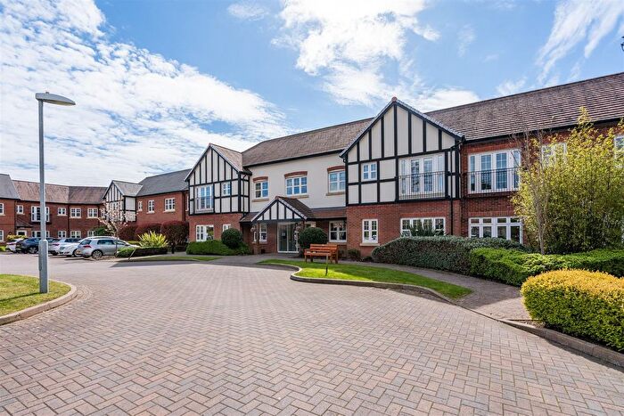 2 Bedroom Flat For Sale In Four Ashes Road, Bentley Heath, Solihull, B93