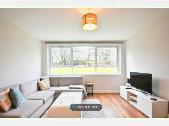 2 Bedroom Flat To Rent In Dorrington Court, London, SE25
