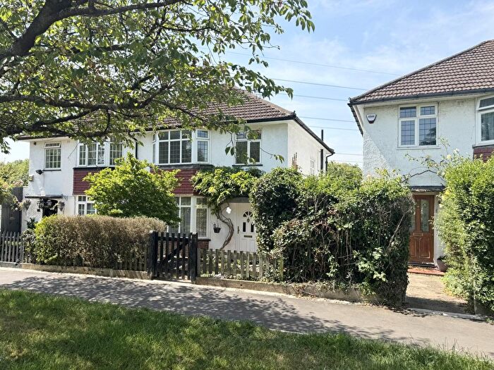3 Bedroom Semi Detached House For Sale In Sullivan Way, Elstree, WD6
