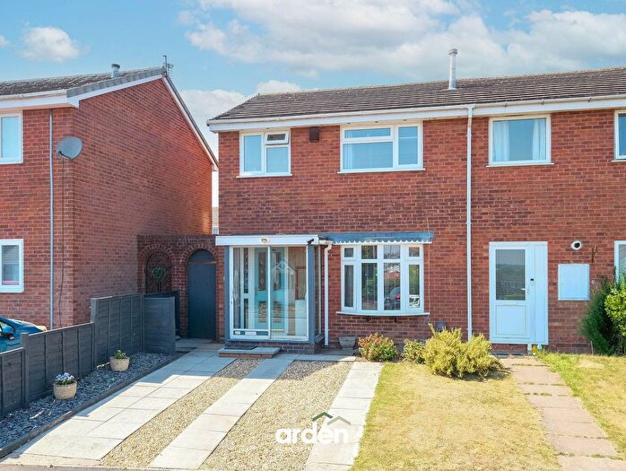 3 Bedroom End Of Terrace House For Sale In Deansway, Bromsgrove, B61