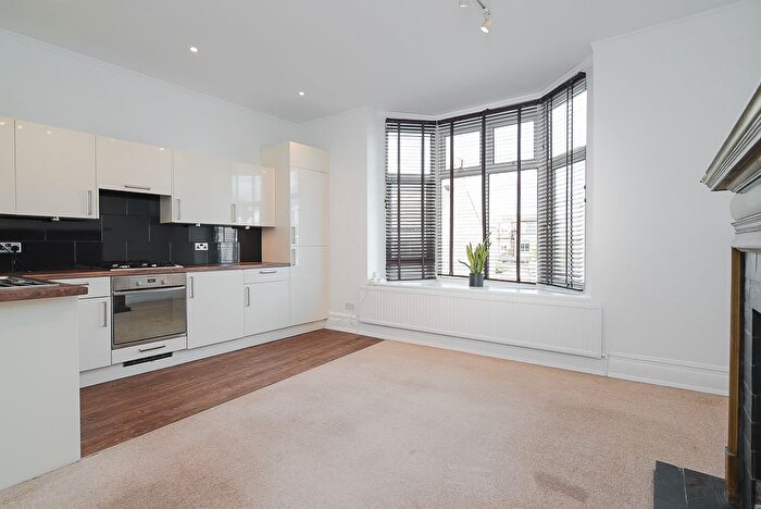 1 Bedroom Flat To Rent In Sheen Lane, London, SW14