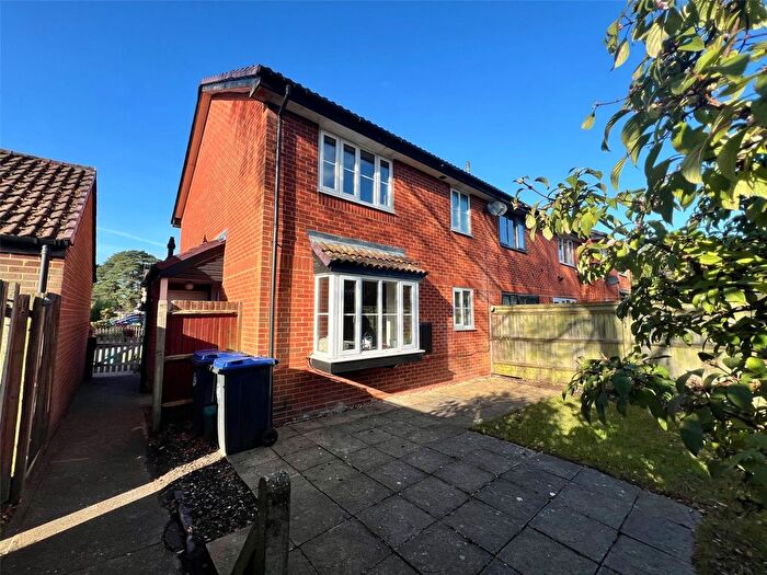 1 Bedroom End Of Terrace House To Rent In Wingfield Gardens, Frimley, Camberley, Surrey, GU16