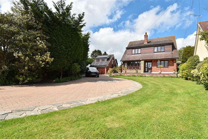 4 Bedroom Detached House For Sale In Beehive Chase, Doddinghurst, Brentwood. Essex, CM15