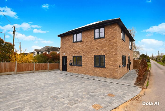 2 Bedroom Maisonette To Rent In Pound Lane, Bowers Gifford, Basildon, SS13