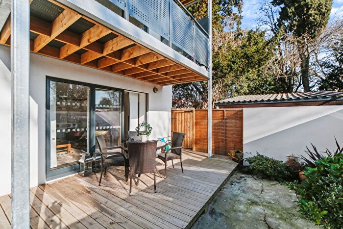 3 Bedroom Flat To Rent In London Street, Chertsey, KT16