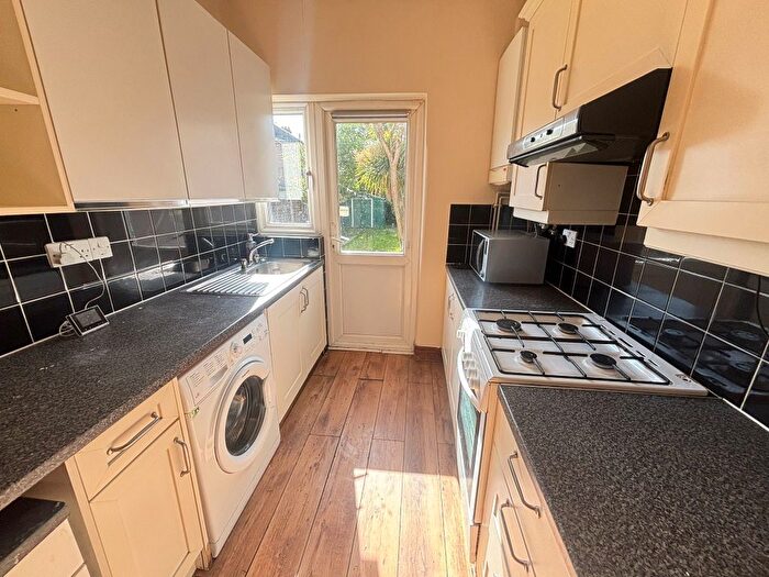 4 Bedroom Terraced House To Rent In Whalebone Lane North, Romford, RM6