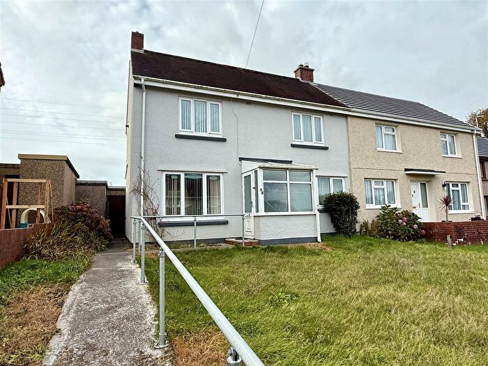 3 Bedroom Semi Detached House For Sale In Maesyffynnon, Trimsaran, Kidwelly, SA17