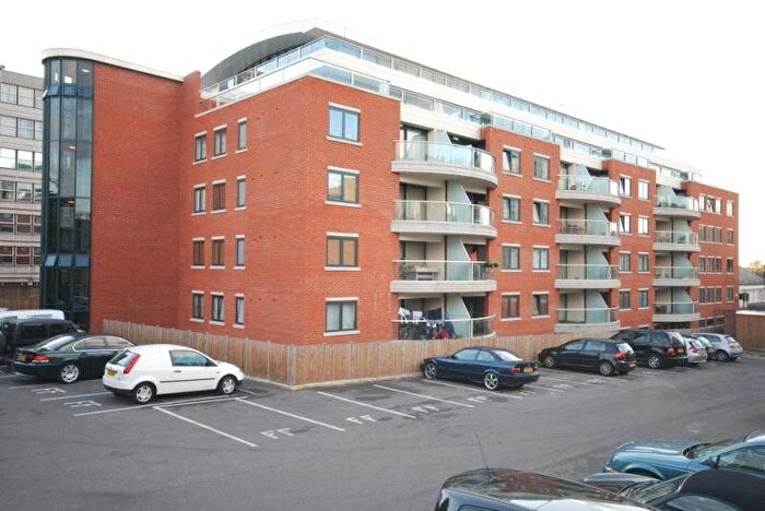 2 Bedroom Flat For Sale In Streatham High Road, London, SW16