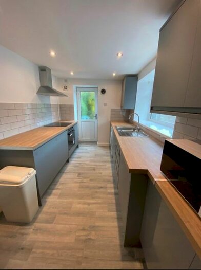 4 Bedroom End Of Terrace House To Rent In Llewelyn Street, Sketty, SA2