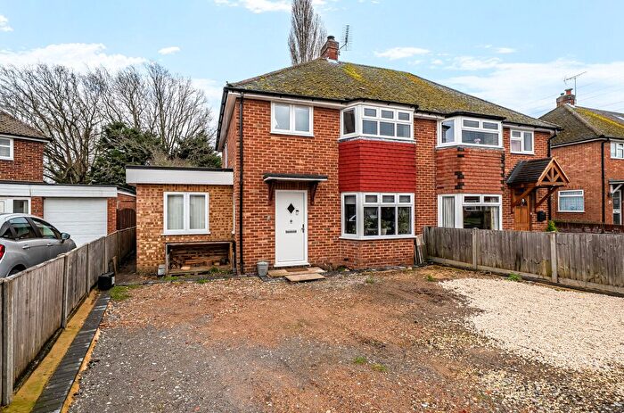 3 Bedroom Semi Detached House For Sale In Reeves Way, Wokingham, Berkshire, RG41