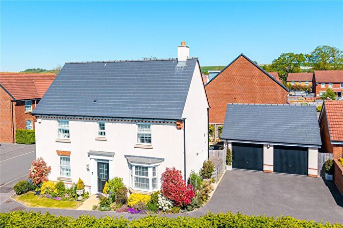 4 Bedroom Detached House For Sale In Erghum Lane, Devizes, Wiltshire, SN10