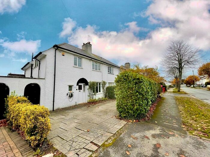 3 Bedroom Property To Rent In Wordsworth Avenue, Penarth, CF64