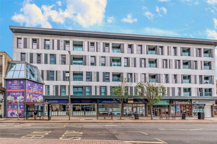 1 Bedroom Flat To Rent In Queensgate, Redhill, RH1