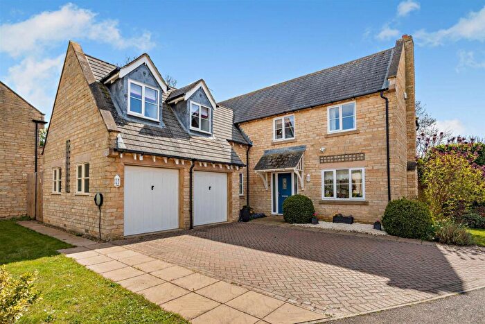 5 Bedroom Detached House For Sale In Laxton Drive, Oundle, Peterborough, PE8