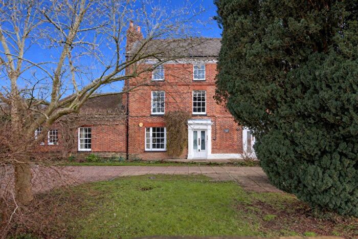 2 Bedroom Flat For Sale In The Green, Chartham, CT4