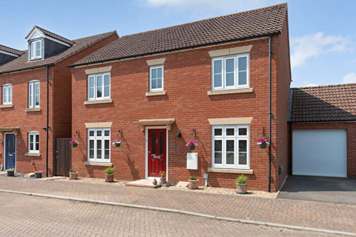 4 Bedroom Detached House For Sale In Coppers Road, Devizes, Wiltshire, SN10