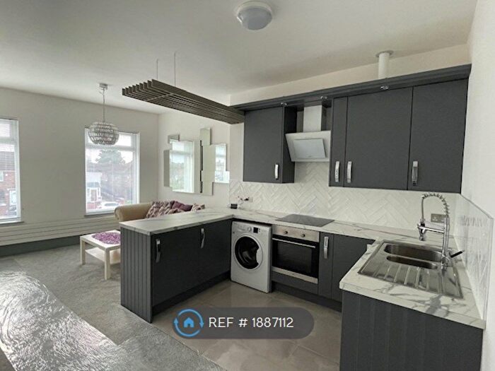 3 Bedroom Flat To Rent In Lower House Lane, Liverpool, L11