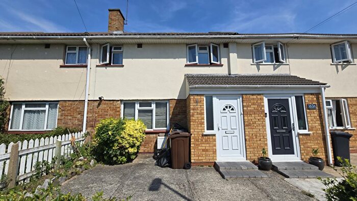 3 Bedroom Terraced House To Rent In Padnall Road, Romford, Essex, RM6