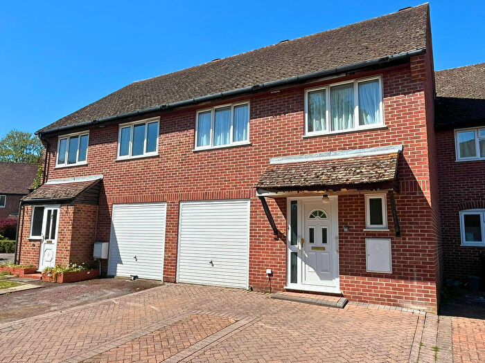 3 Bedroom Town House For Sale In Cleveland Grove, Newbury, RG14