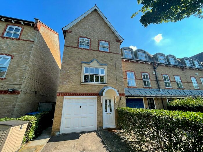4 Bedroom Town House To Rent In Chamberlayne Avenue, Wembley, HA9