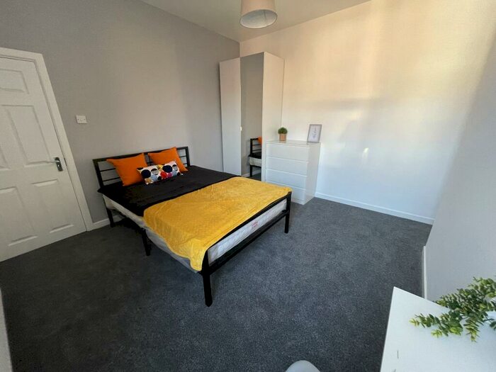 6 Bedroom House To Rent In Langdale Road, L15