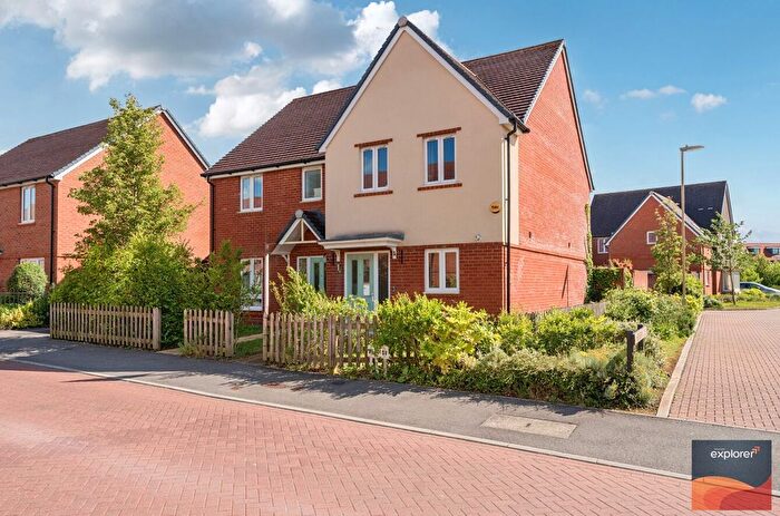 2 Bedroom Semi Detached House For Sale In Saunders Way, Longacre, RG23