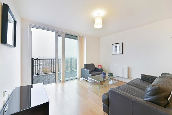 2 Bedroom Flat To Rent In Blues Street, Dalston, London, E8
