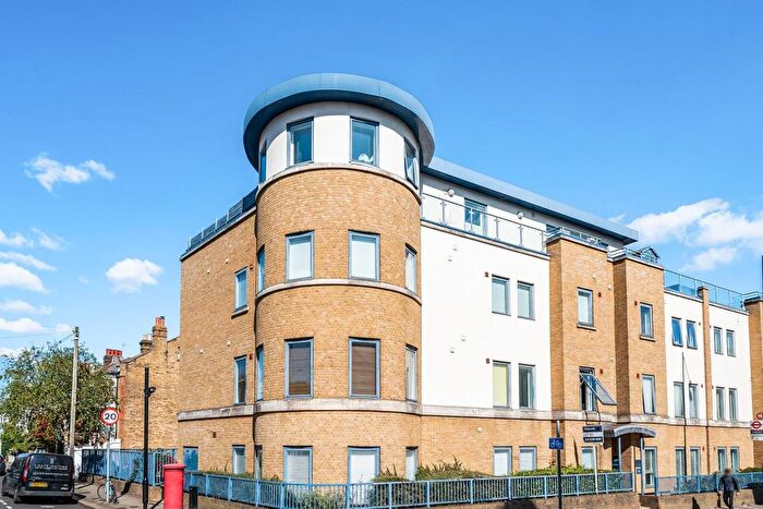 2 Bedroom Flat For Sale In Upper Richmond Road, Putney, London, SW15