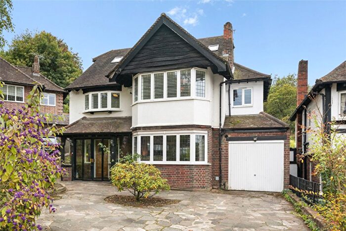 5 Bedroom Detached House For Sale In Hinchley Close, Esher, Surrey, KT10