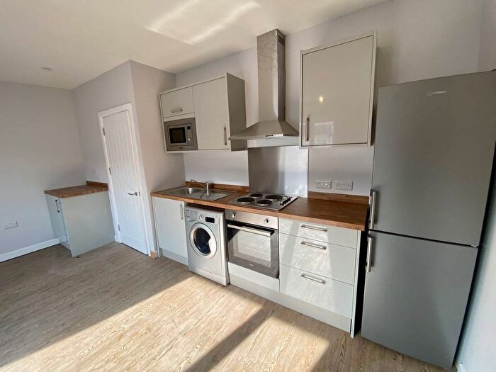 2 Bedroom Flat To Rent In Pontardulais Road, Gorseinon, Swansea, SA4