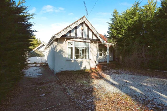 4 Bedroom Bungalow For Sale In Botley Road, Southampton, Hampshire, SO19