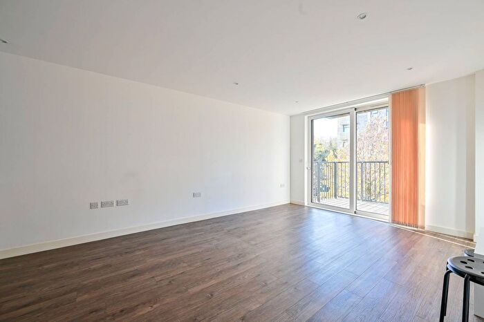 2 Bedroom Flat To Rent In Grand Canal Avenue, Rotherhithe, London, SE16