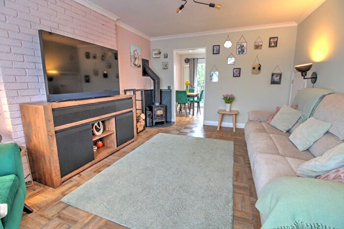 4 Bedroom Link Detached House For Sale In Ramsdell Close, Tadley, RG26