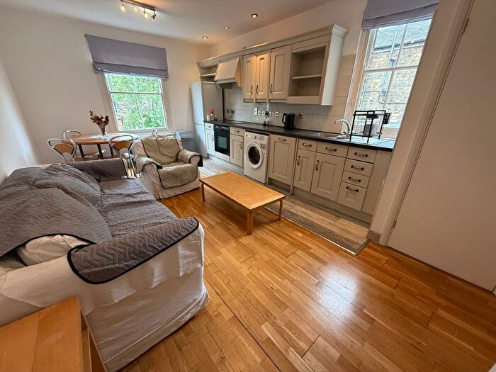 3 Bedroom Flat To Rent In Church Lane, Crouch End, N8