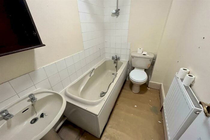 2 Bedroom Terraced House For Sale In Whitegate Road, Newsome, Huddersfield, HD4