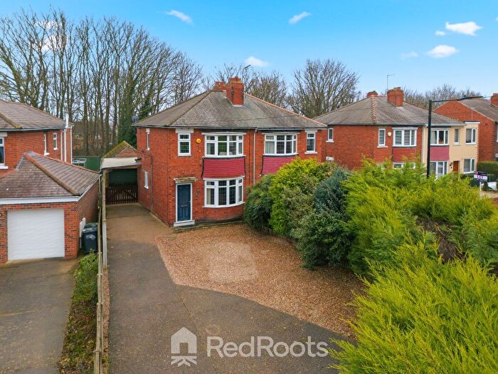 3 Bedroom Semi Detached House For Sale In Ingleborough Drive, Doncaster, South Yorkshire, DN5