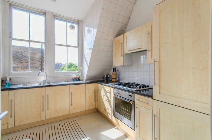 2 Bedroom Flat To Rent In Old Brompton Road, Earls Court, London, SW5