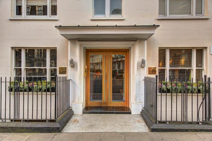 2 Bedroom Flat To Rent In Hill Street, London, W1J