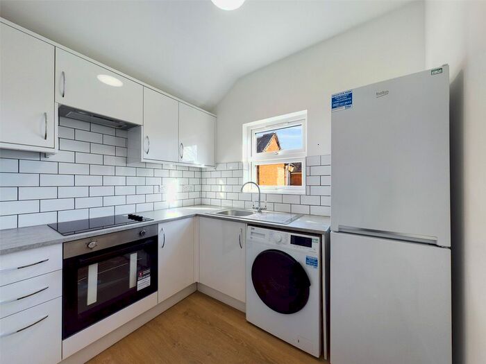 1 Bedroom Flat To Rent In Valentia Road, Reading, RG30