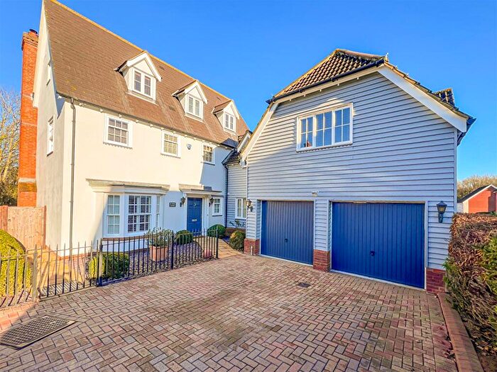 4 Bedroom Detached House For Sale In Wood Avenue Hockley, SS5