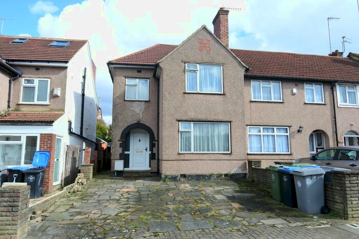 4 Bedroom End Of Terrace House To Rent In Brook Road, Neasden, NW2