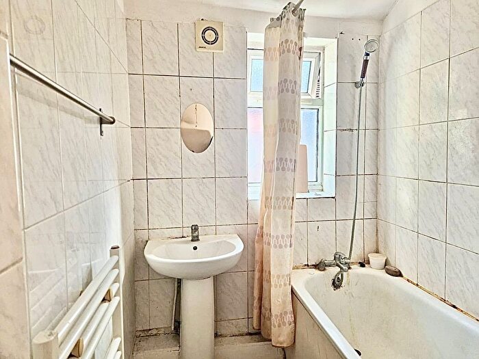 1 Bedroom Flat To Rent In Selsdon Road, London, E13