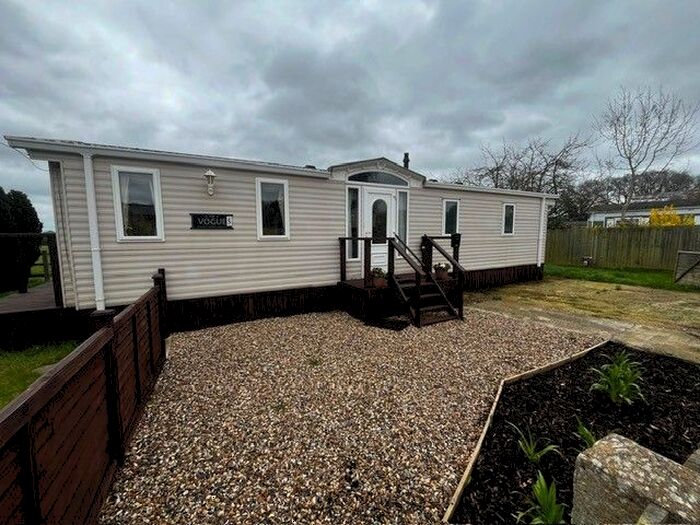 2 Bedroom Park Home To Rent In Beech Hill Road, Spencers Wood, Reading, RG7