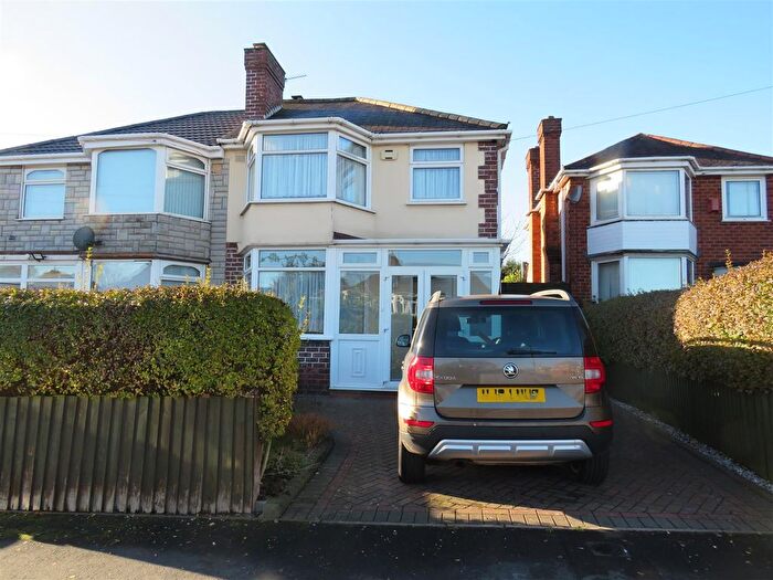 3 Bedroom Semi-Detached House For Sale In Chipperfield Road, Hodge Hill, Birmingham, B36