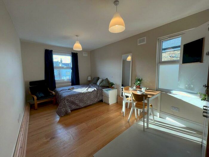 Studio To Rent In Nether Street, London- Exclusive To Joseph Scott! Self Contained Studio Flat, N12