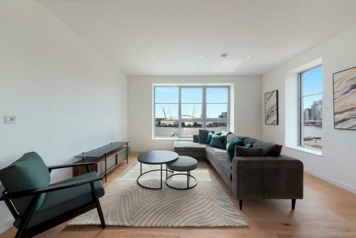 3 Bedroom Apartment To Rent In Douglass Tower, Goodluck Hope, London, E14