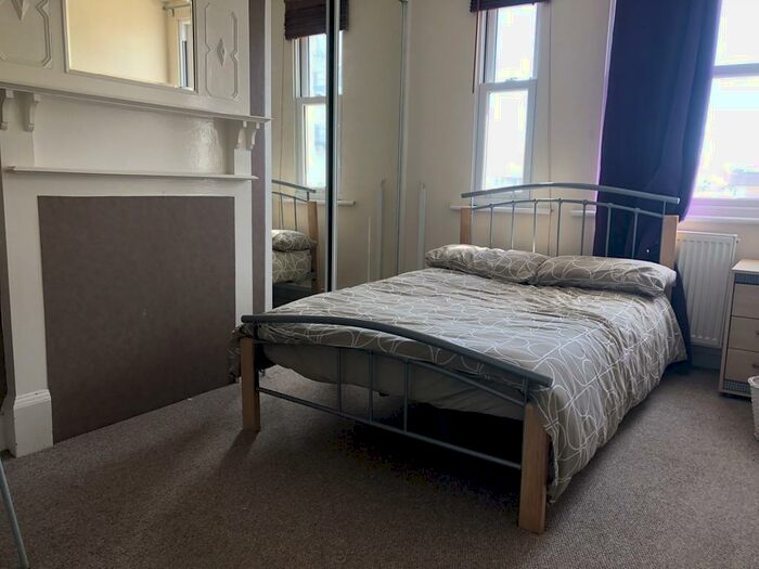 4 Bedroom Flat To Rent In Alhambra Road, Southsea, PO4