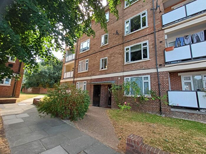2 Bedroom Flat To Rent In Commonwealth Way, Abbey Wood, SE2
